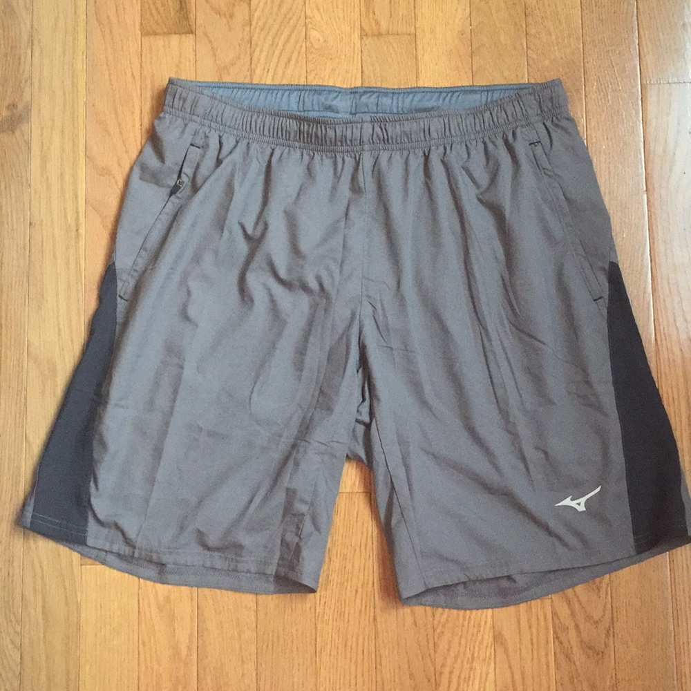 Men’s Mizuno shorts, large